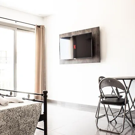 Spacious Studio - Short Walk From Nissi Beach! * Ayia Napa