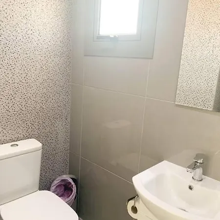 Spacious Studio - Short Walk From Nissi Beach! *